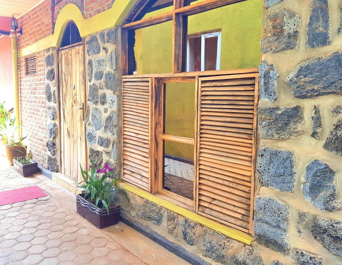 Yambi Guesthouse Kigali Bagian luar foto